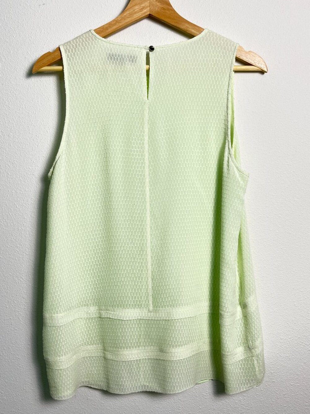 Classiques Entier Silk Sleeveless Top in Pale Green, Size S - Picture 3 of 8